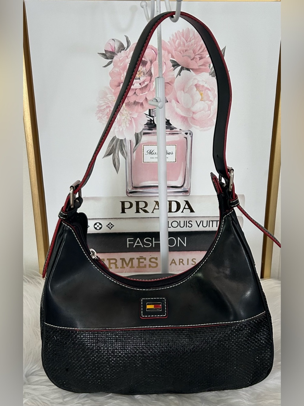 Vintage Y2K Tommy Hilfiger Black Shoulder Baguette Bag Red Trim Logo Purse - Picture 3 of 11